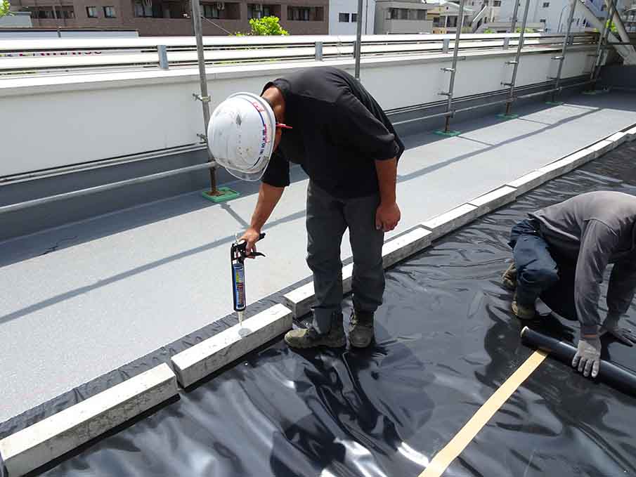 排水用目地を確保した縁石ブロックの設置状況